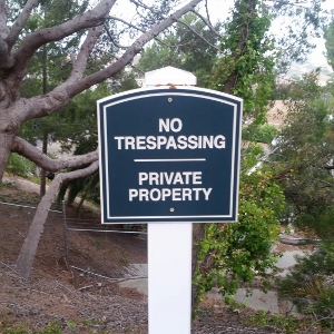 no trespassing sign